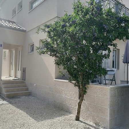 Apartmani Sruk Sukošan Exterior foto